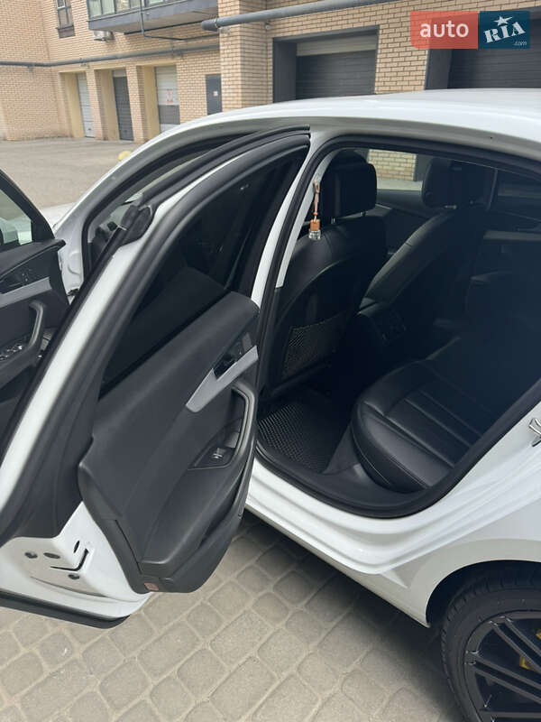 Седан Audi A4 2016 в Днепре