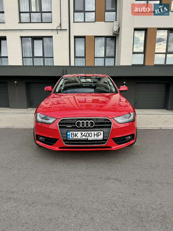 Седан Audi A4 2012 в 