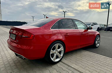 Седан Audi A4 2012 в Ровно
