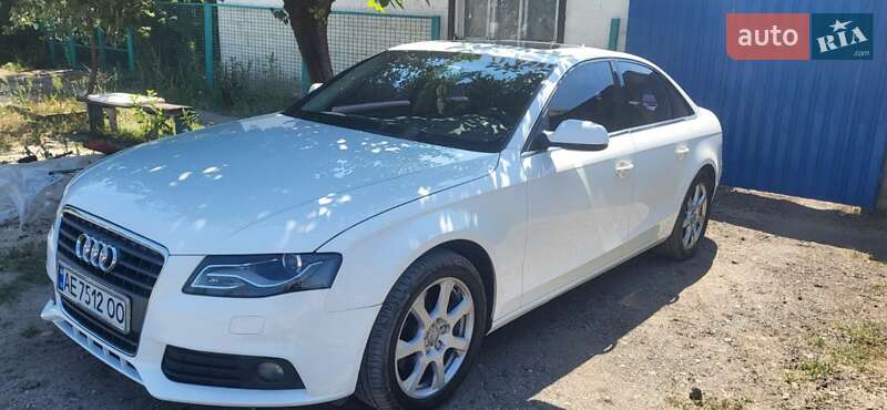 Седан Audi A4 2010 в Днепре