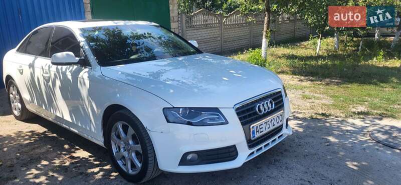 Седан Audi A4 2010 в Днепре