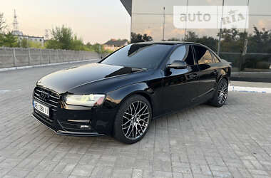 Седан Audi A4 2013 в Запоріжжі