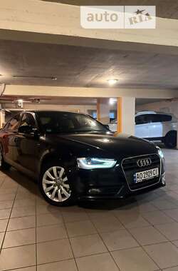 Седан Audi A4 2012 в Ужгороді