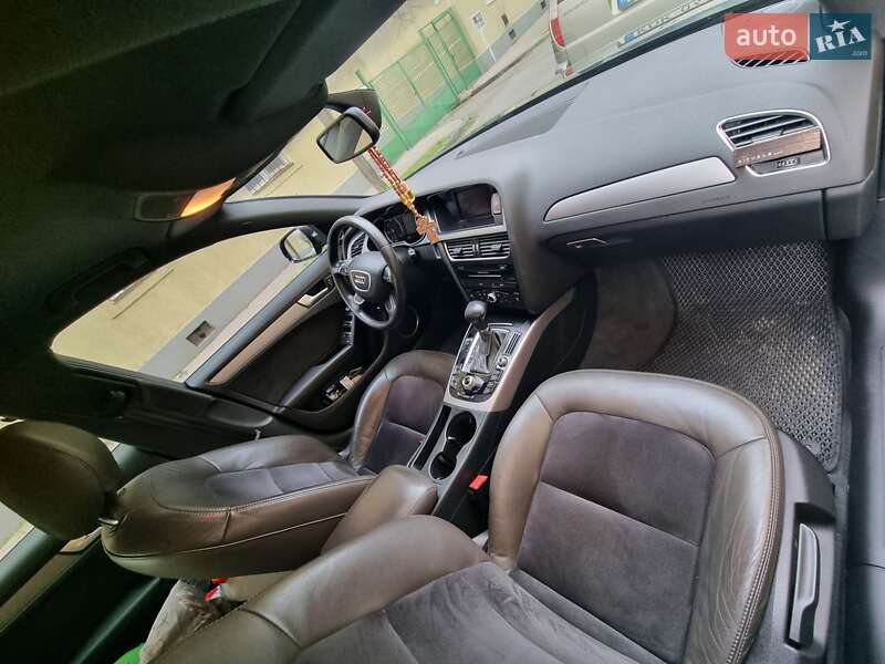Седан Audi A4 2012 в Ужгороді