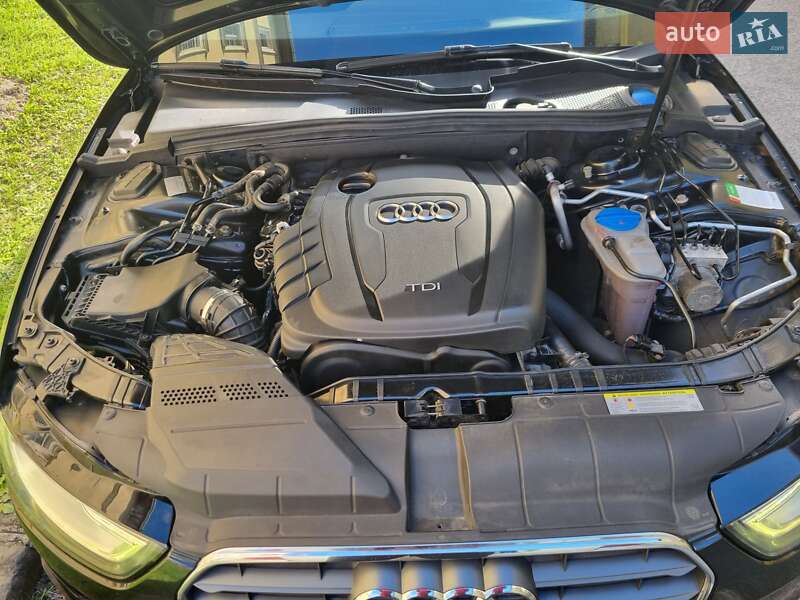 Седан Audi A4 2012 в Ужгороді
