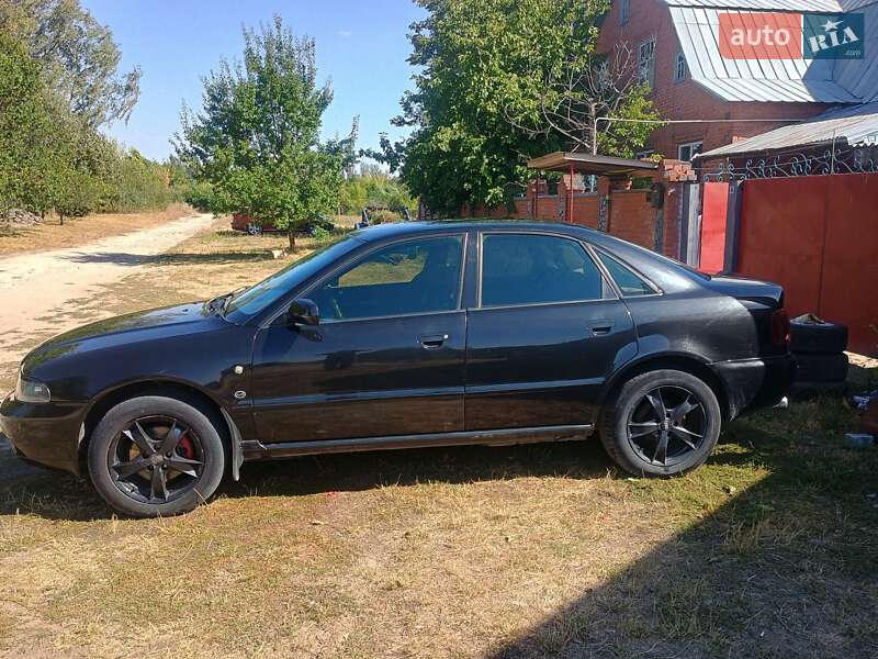 Седан Audi A4 1996 в Краснокутске