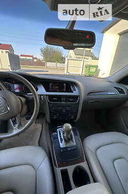 Седан Audi A4 2012 в Пустомитах