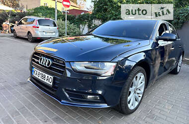 Седан Audi A4 2012 в Киеве