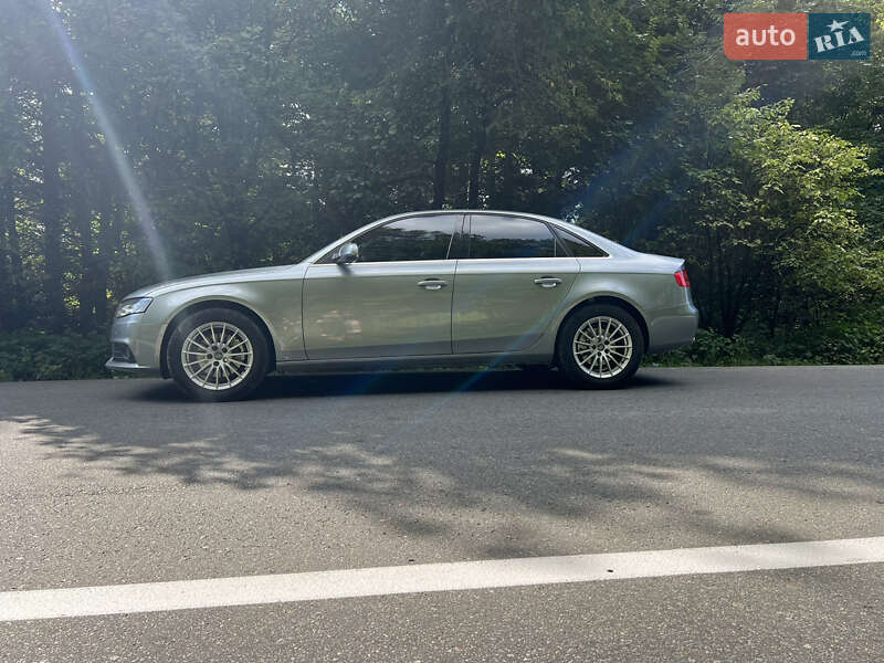 Седан Audi A4 2010 в Косові