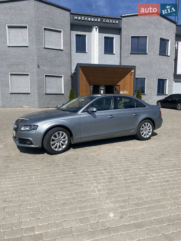 Седан Audi A4 2010 в Косові