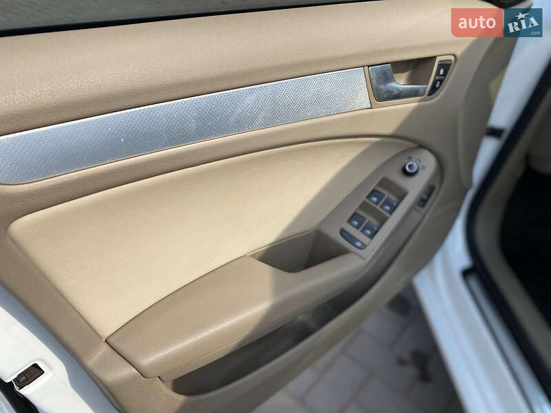 Седан Audi A4 2011 в Кривом Роге