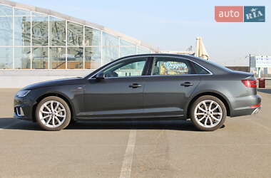 Седан Audi A4 2019 в 