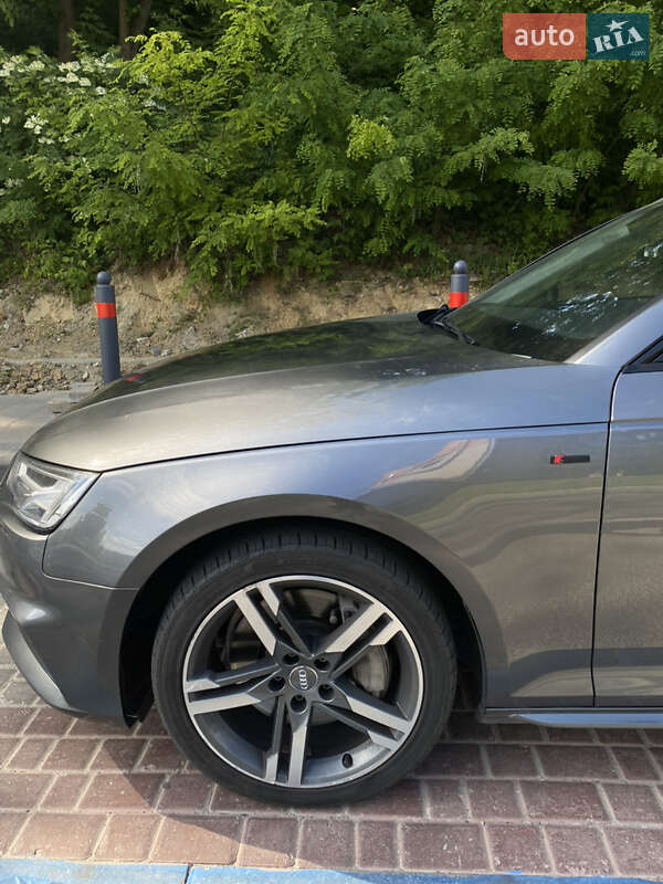 Седан Audi A4 2018 в Львове