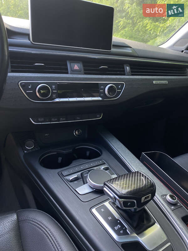 Седан Audi A4 2018 в Львове