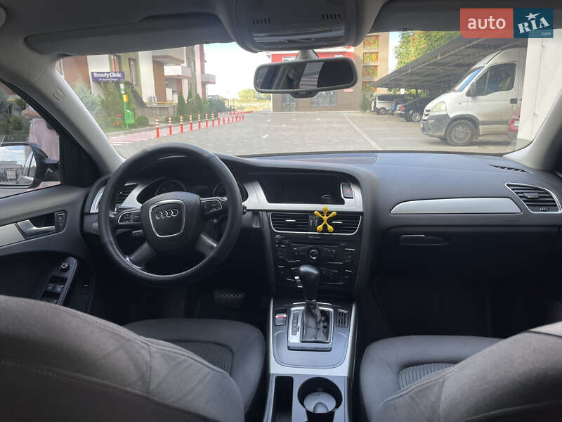 Седан Audi A4 2010 в Одесі