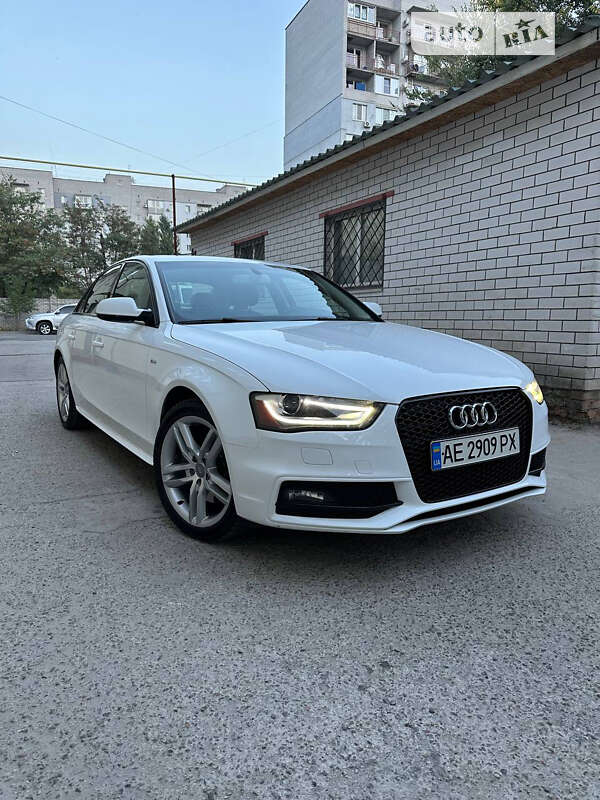 Седан Audi A4 2015 в 