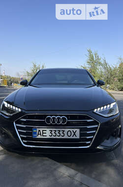 Седан Audi A4 2020 в Дніпрі