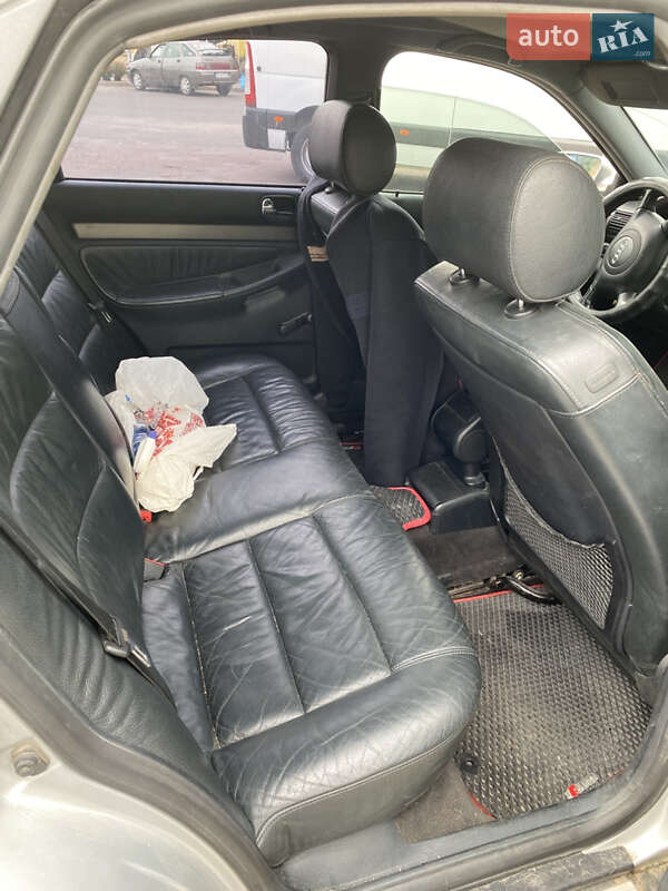 Седан Audi A4 2000 в Олевске