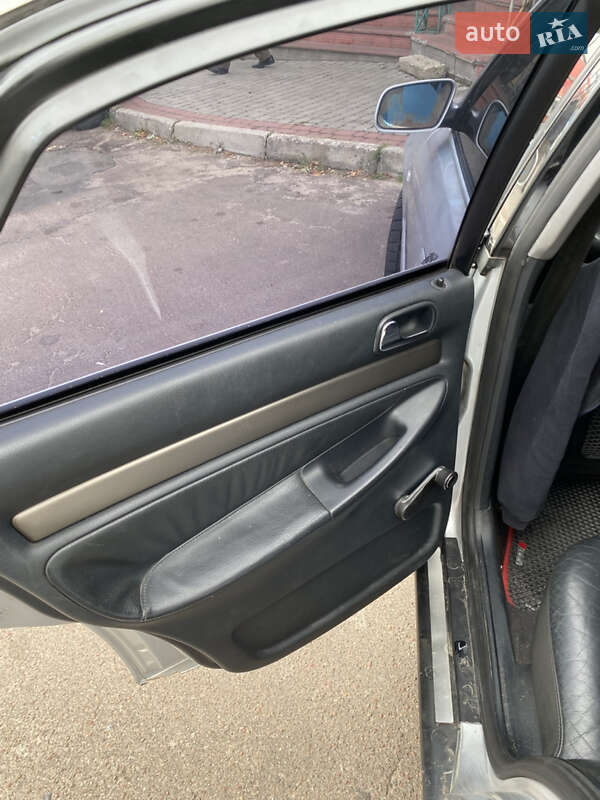 Седан Audi A4 2000 в Олевске