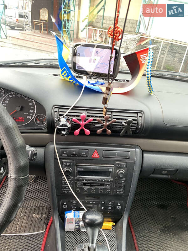 Седан Audi A4 2000 в Олевске
