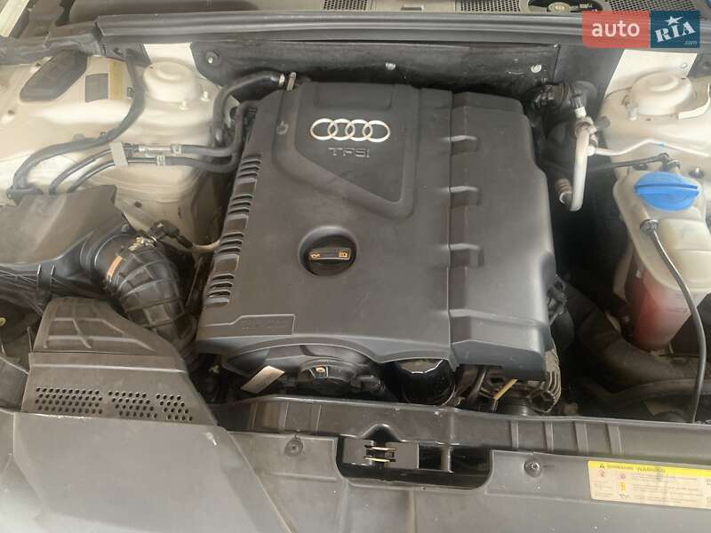 Седан Audi A4 2010 в Макарові