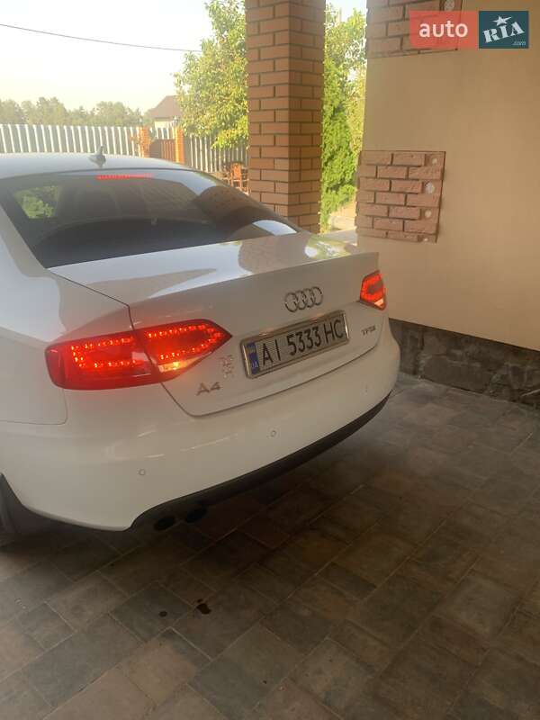 Седан Audi A4 2010 в Макарові