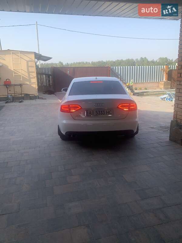 Седан Audi A4 2010 в Макарові