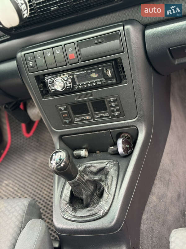Седан Audi A4 1996 в Луцке