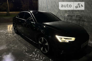 Седан Audi A4 2016 в Киеве