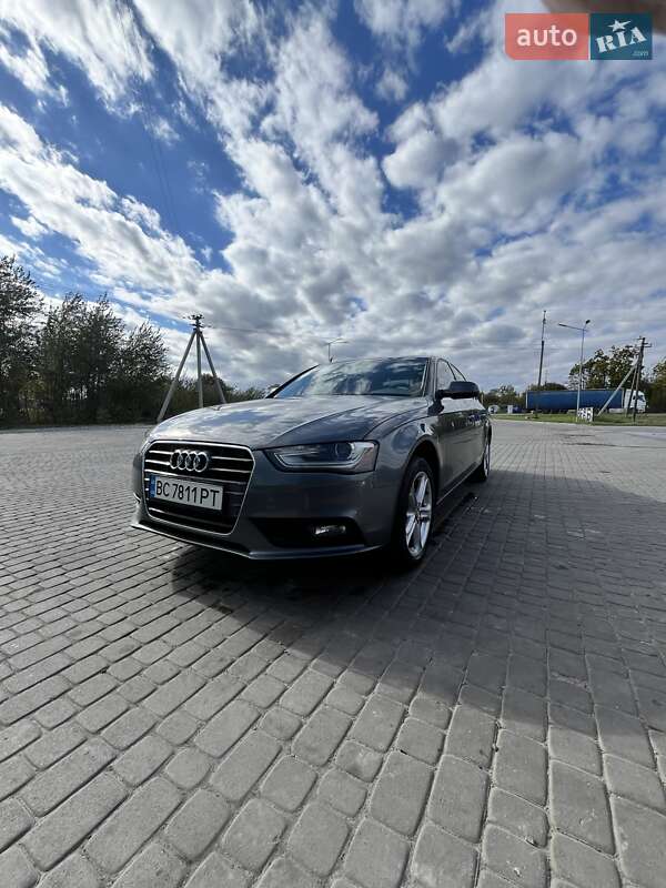Седан Audi A4 2012 в Львове