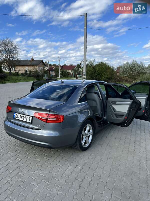 Седан Audi A4 2012 в Львове