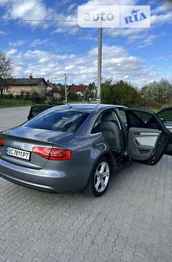 Седан Audi A4 2012 в Львове