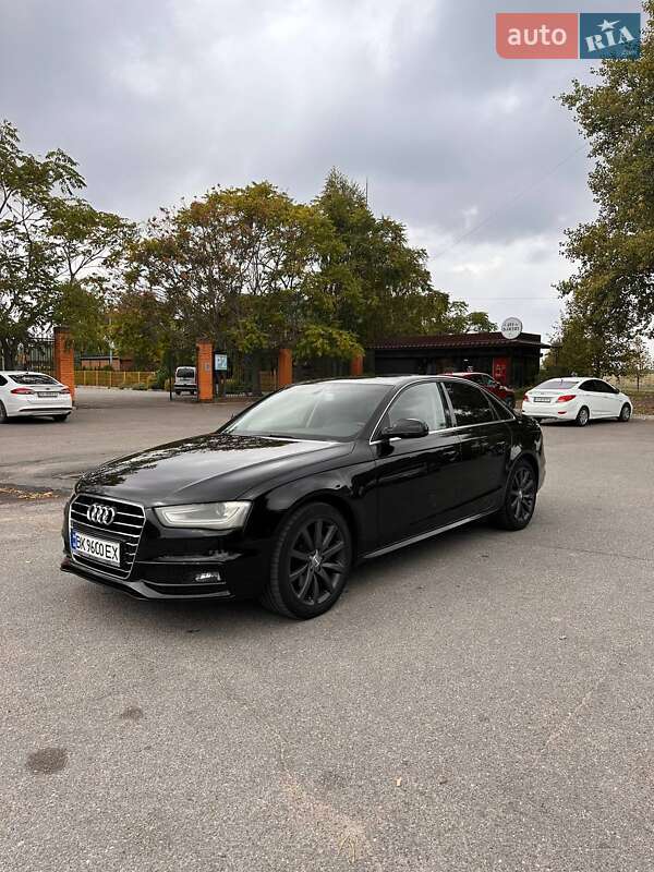 Седан Audi A4 2013 в Александрие
