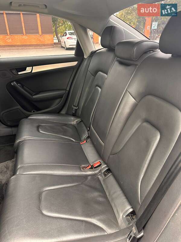 Седан Audi A4 2013 в Александрие