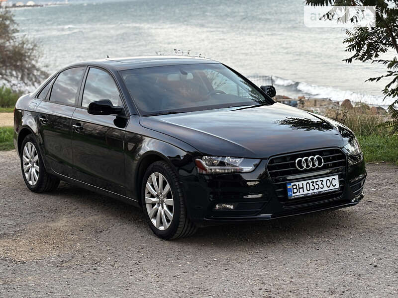 Седан Audi A4 2014 в Чорноморську