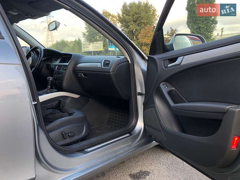 Седан Audi A4 2010 в Вышгороде