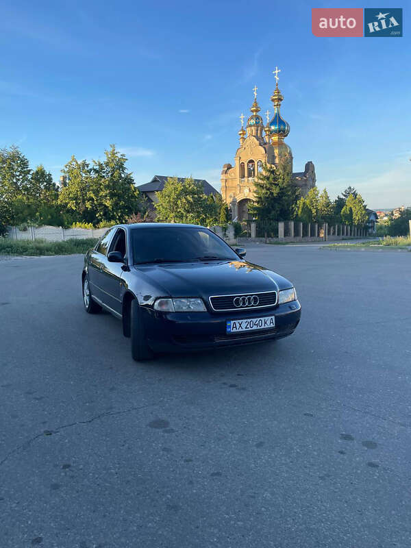 Седан Audi A4 1997 в 