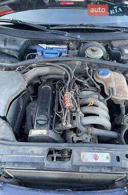 Седан Audi A4 1997 в 