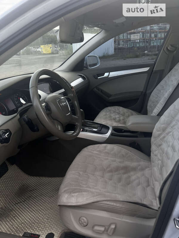 Седан Audi A4 2012 в Ровно