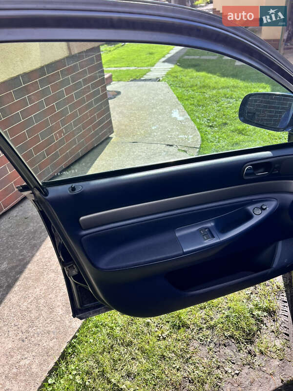 Седан Audi A4 1998 в Львове