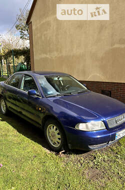 Седан Audi A4 1998 в Львове