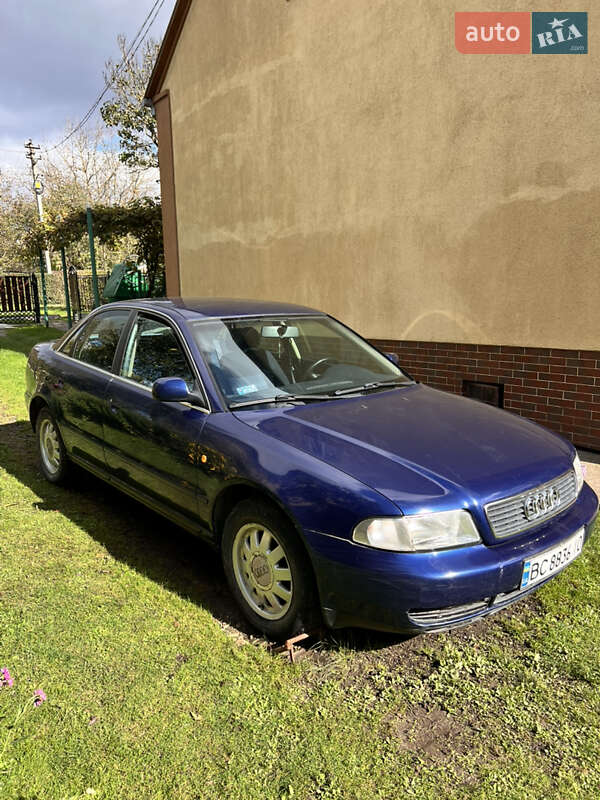 Седан Audi A4 1998 в 