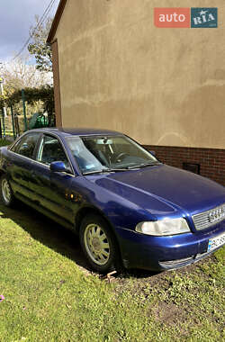 Седан Audi A4 1998 в 