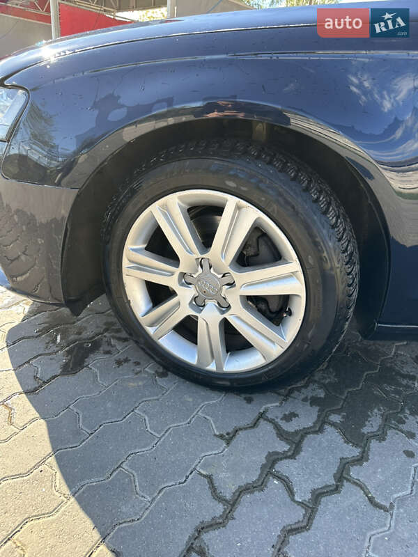 Седан Audi A4 2011 в Калуші