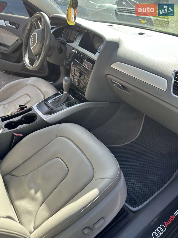 Седан Audi A4 2011 в Калуші