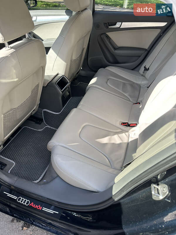 Седан Audi A4 2011 в Калуші