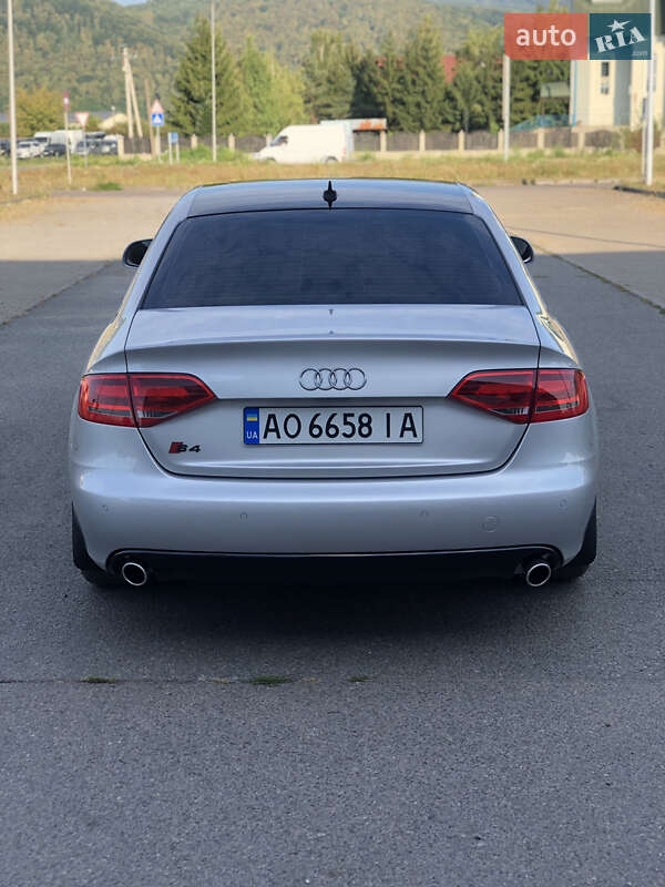 Седан Audi A4 2008 в Хусте