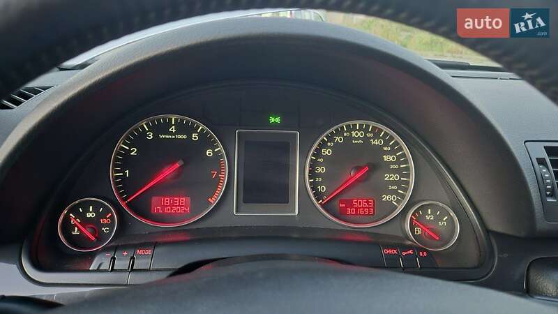 Седан Audi A4 2001 в Пустомытах