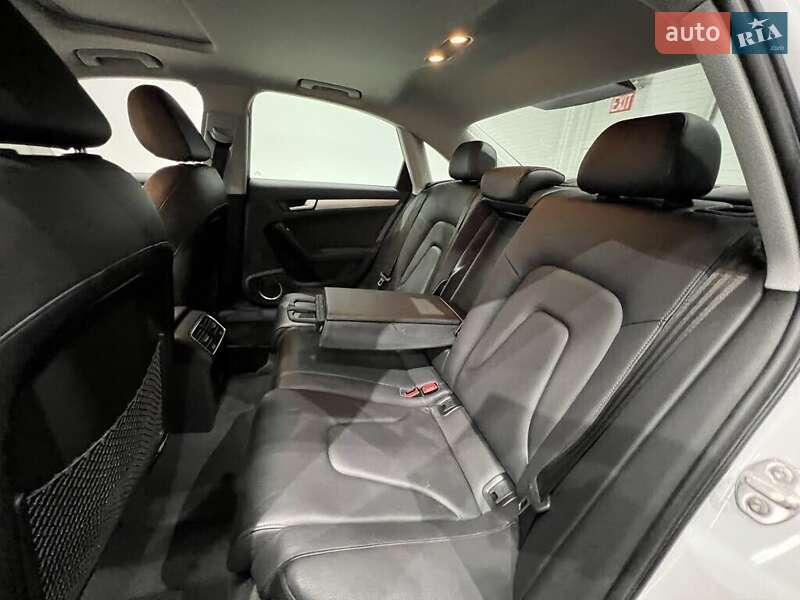 Седан Audi A4 2014 в Львове