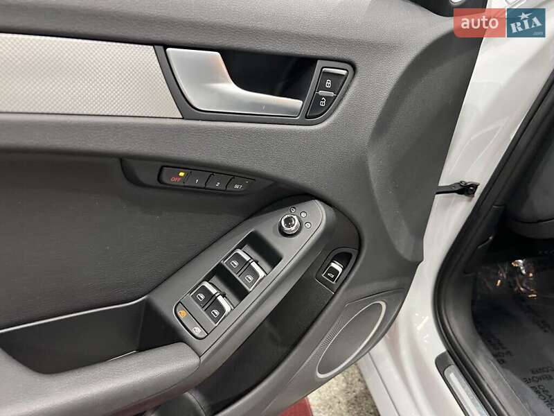 Седан Audi A4 2014 в Львове